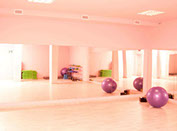 Детские занятия в зале для групповых занятий московского фитнес клуба Dorfit на Кантемировской в Царицыно